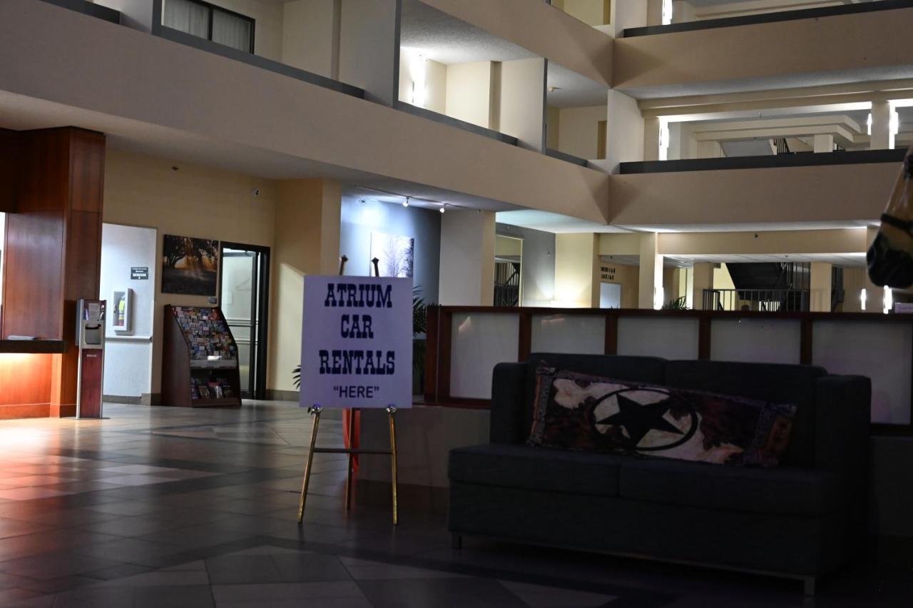 Hotel Atrium And Dfw Airport