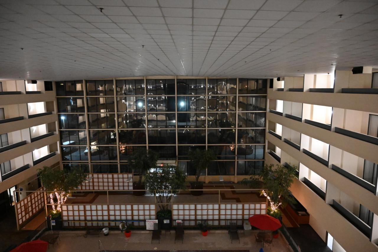 Atrium And Dfw Airport