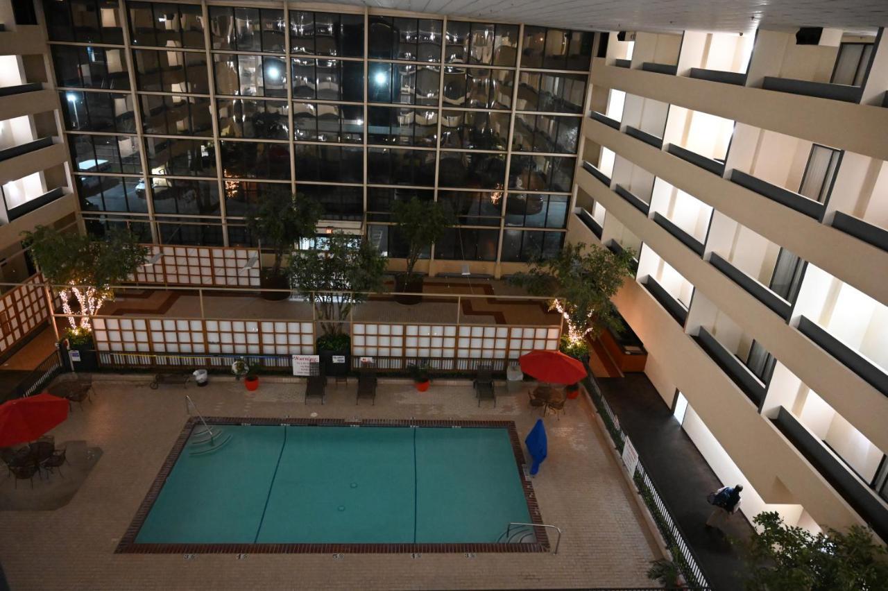 Hotel Atrium And Dfw Airport Irving