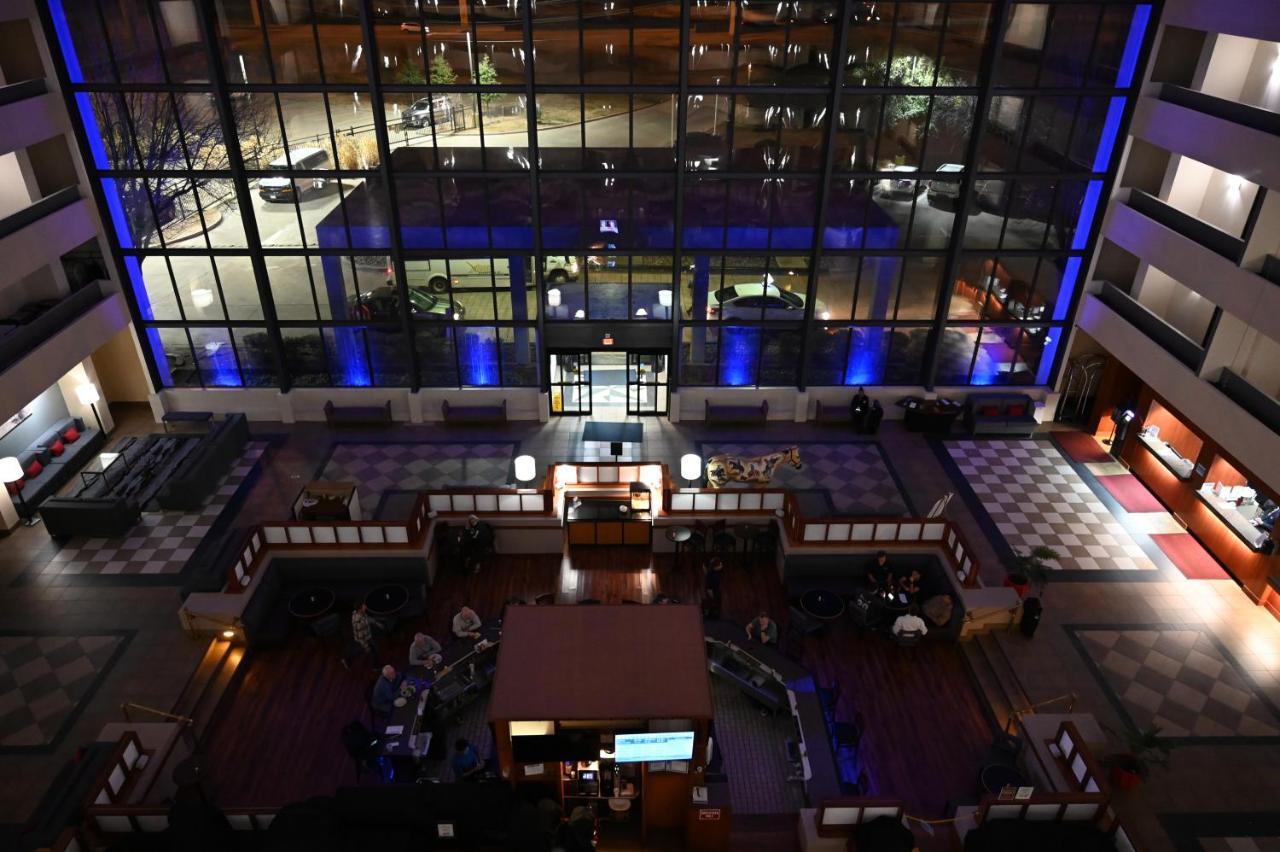 Atrium And Dfw Airport 3*
