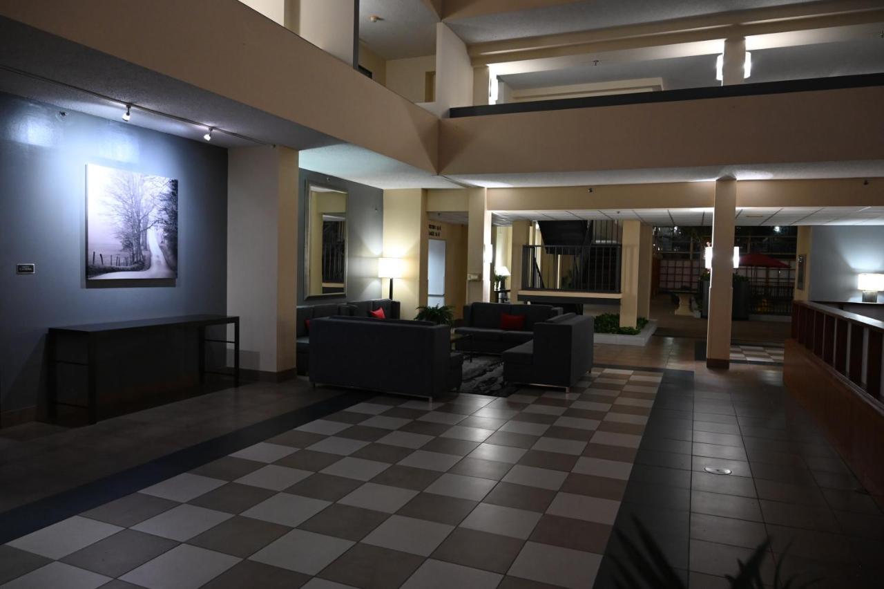 Hotel Atrium And Dfw Airport 3*