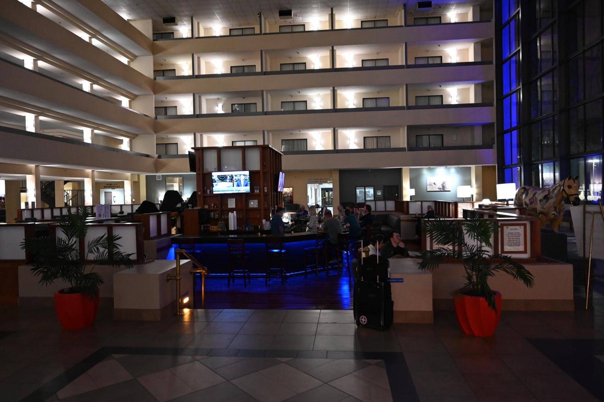 Atrium And Dfw Airport 3*