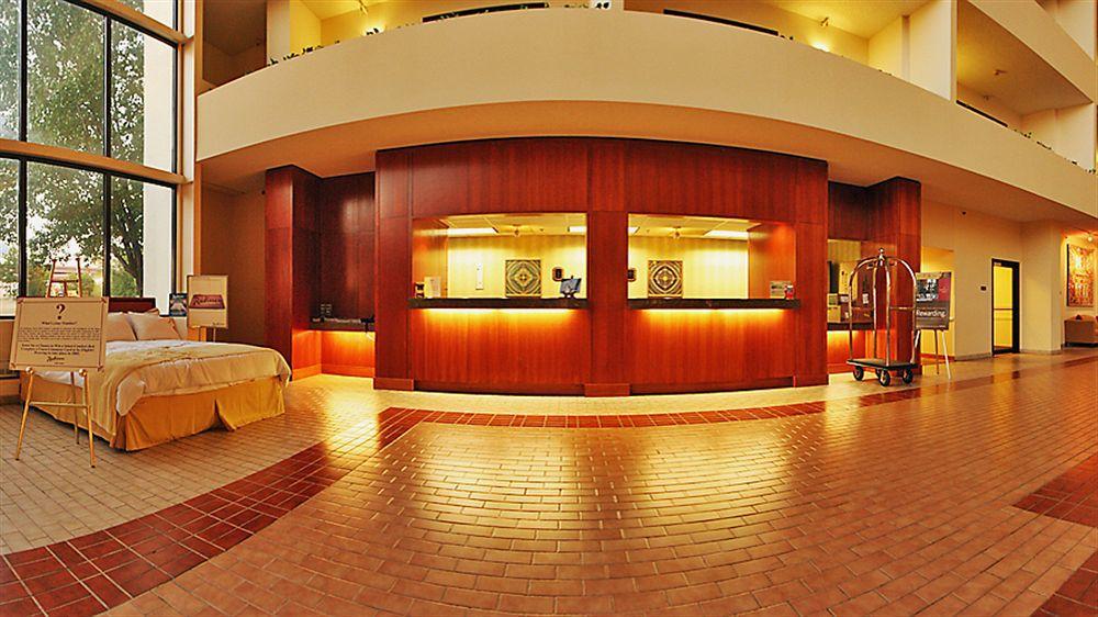 Hotel Atrium And Dfw Airport