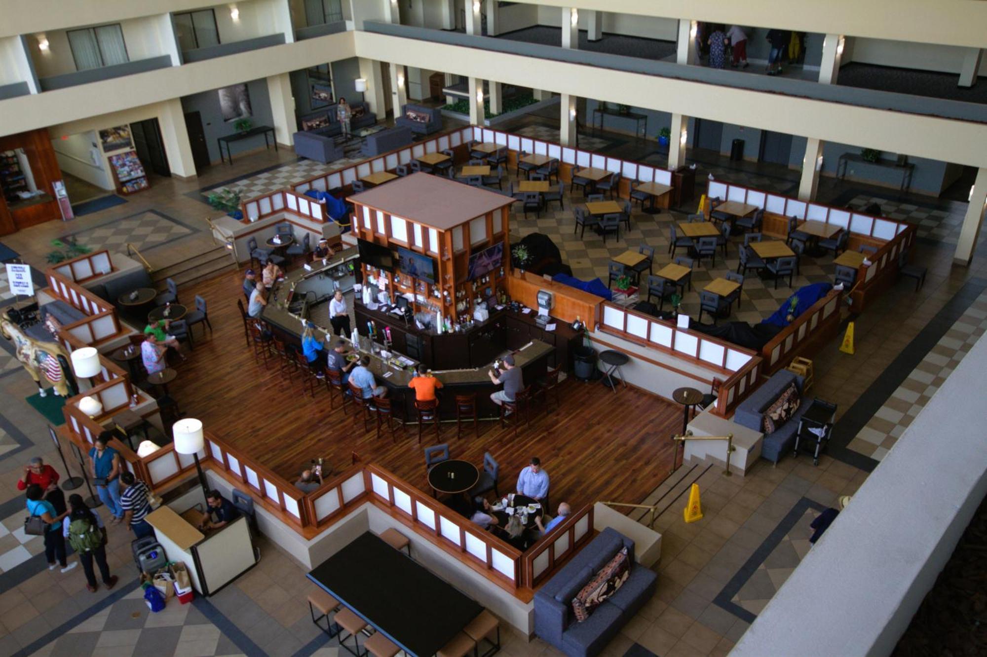Hotel Atrium And Dfw Airport