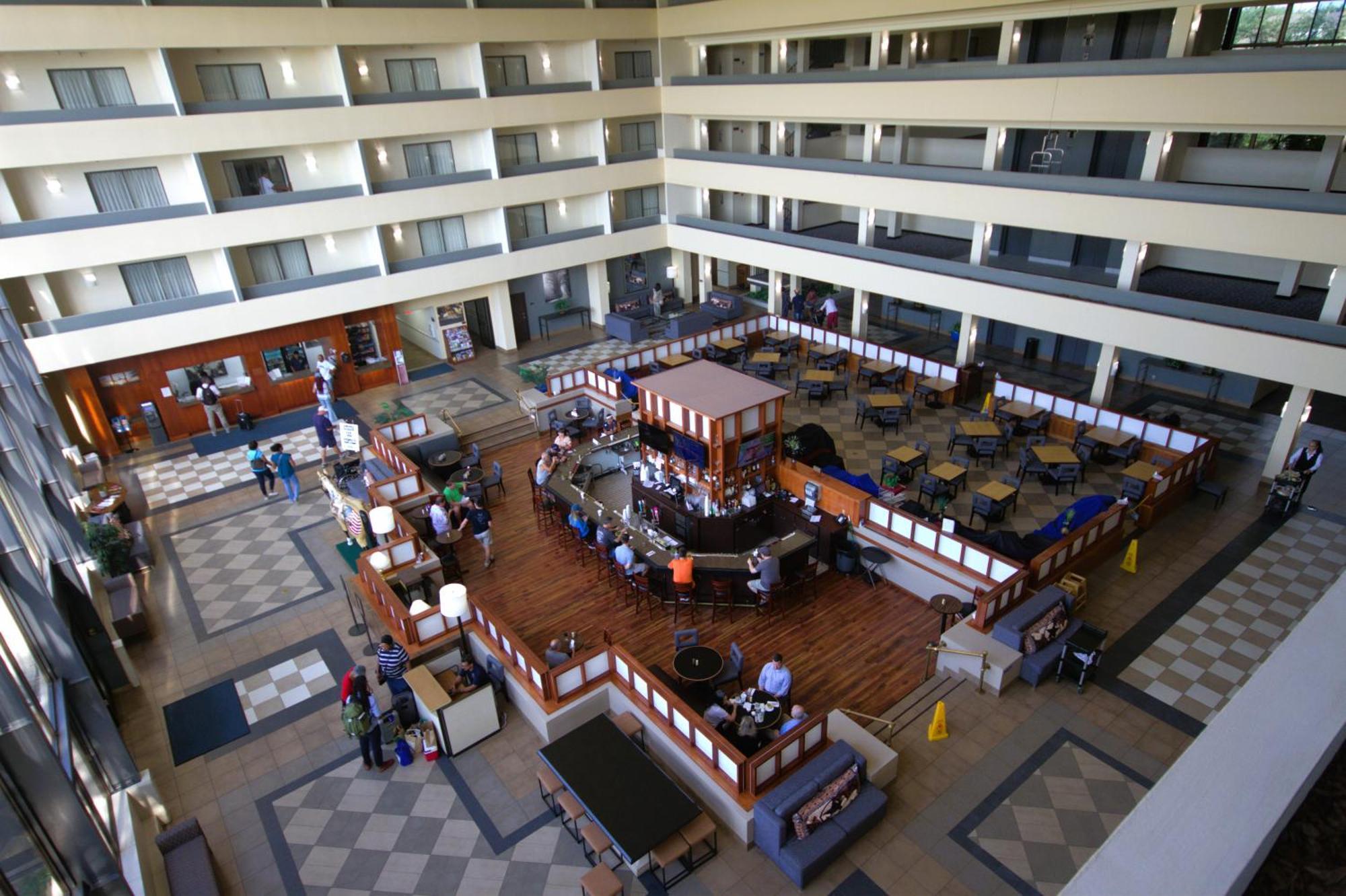 Hotel Atrium And Dfw Airport 3*