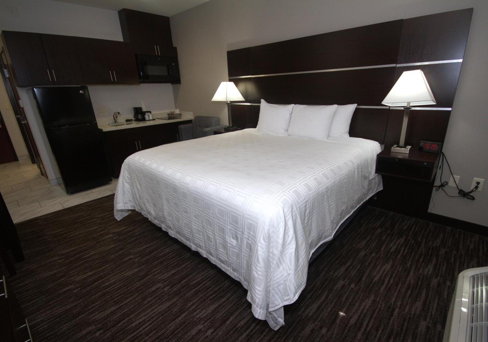 Atrium And Dfw Airport 3*